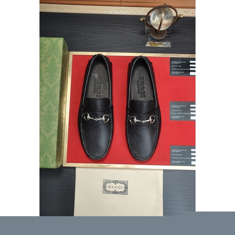 G*u*i leather shoes